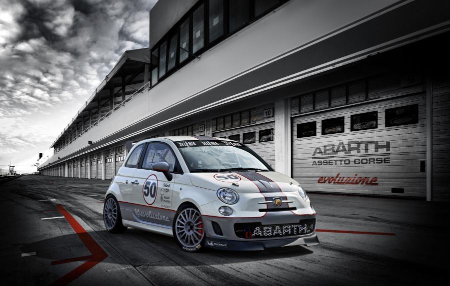  Abarth 695 Assetto Corse Evoluzione 2014 года  (фото 3 из 12)